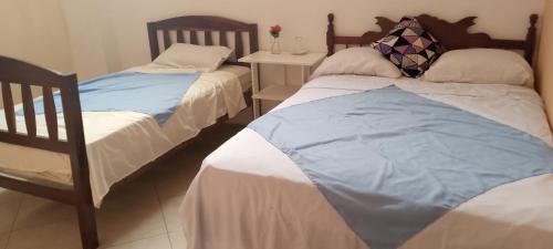 Ліжко або ліжка в номері Hostal La GRAN Familia