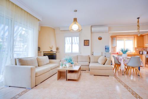 A seating area at LOVELY AND SUNNY APARTAMENT 300m FROM BEACH!!