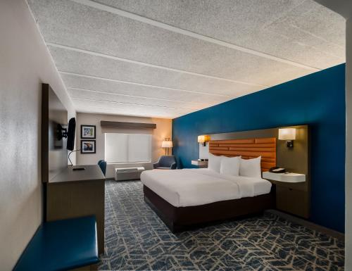 Posteľ alebo postele v izbe v ubytovaní Comfort Inn Falls Church - Tysons Corner