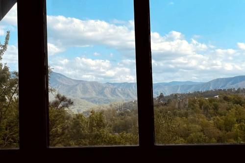 "Smoky Banjo Cabin" Epic Views & Total Privacy photo 20