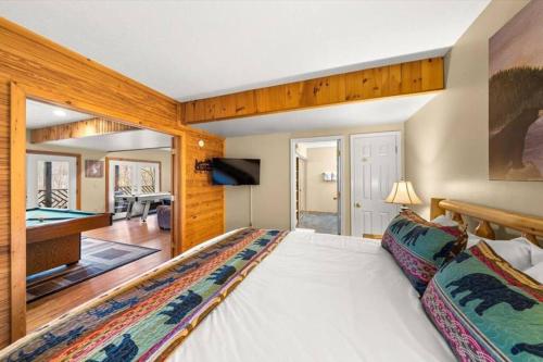 "Smoky Banjo Cabin" Epic Views & Total Privacy photo 3