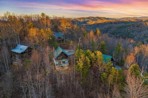 "Smoky Banjo Cabin" Epic Views & Total Privacy photo 26