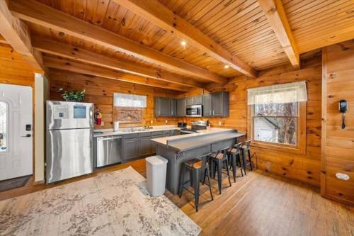 "Smoky Banjo Cabin" Epic Views & Total Privacy photo 32