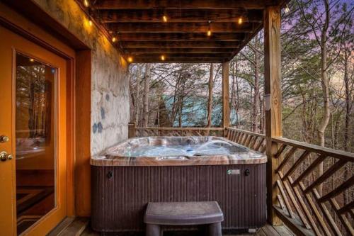 "Smoky Banjo Cabin" Epic Views & Total Privacy photo 34