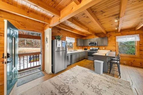 "Smoky Banjo Cabin" Epic Views & Total Privacy photo 39