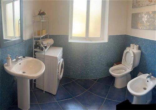 a bathroom with a sink and a toilet and a sink at Villa Baleia Stella Maris Exclusive in Calheta Do Maio