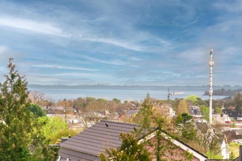 a view of a city with the ocean in the background at Heaven House Penthousewohnung Sterngucker mit Whirlpool in Timmendorfer Strand