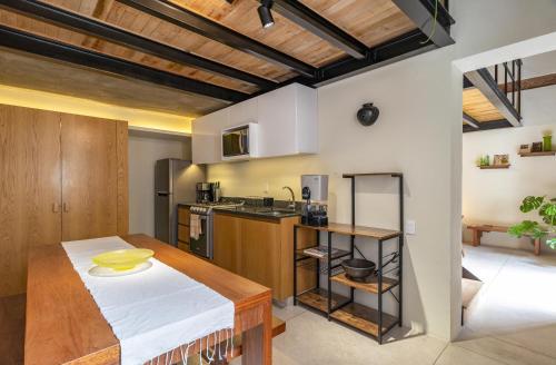 a kitchen and dining room with a wooden table at Departamento Emilio Dondé zona céntrica CDMX in Mexico City