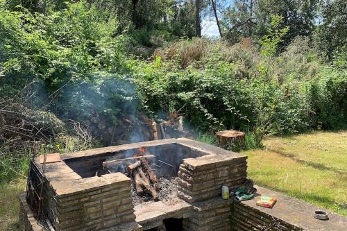 a fire in a brick oven in a yard at Vivenda de luxe a Barcelona in Sant Cugat del Vallès
