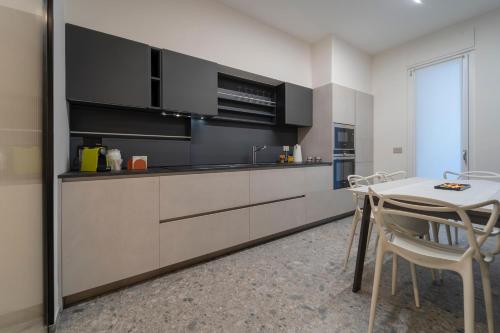 Kuchyň nebo kuchyňský kout v ubytování Kalì Tribe Home