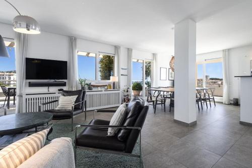 Outstanding Rooftop Cannes 4 bed Apt Sea Views