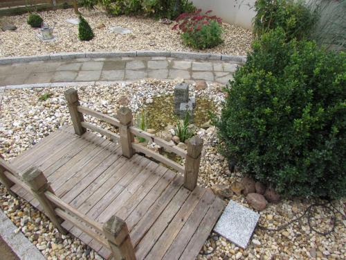 a wooden bench sitting on top of a garden at Eifel Quartier Ferienhaus in Mechernich