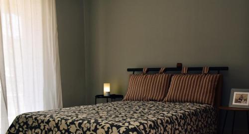 Ένα ή περισσότερα κρεβάτια σε δωμάτιο στο Central Guest House