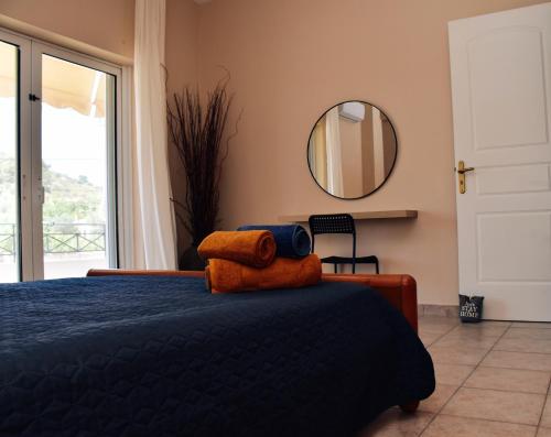 Ένα ή περισσότερα κρεβάτια σε δωμάτιο στο Central Guest House