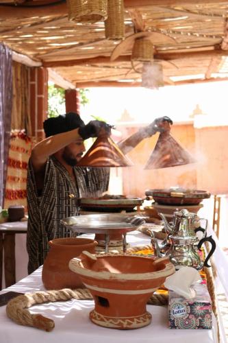 Tetamu yang menginap di Ecolodge Aroma Dades