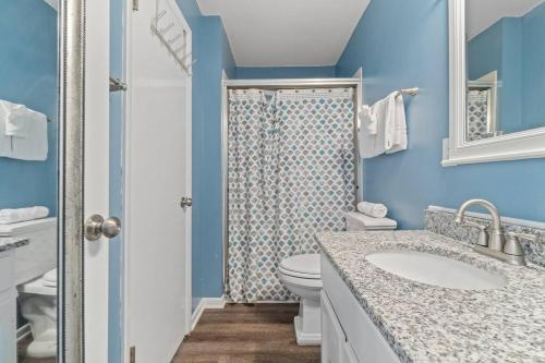 Koupelna v ubytování Gulfside Getaway 2 BR, 2 BA
