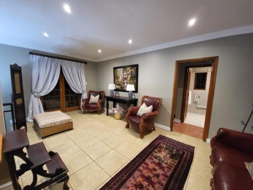 Ruang duduk di Lemon & Herb, self catering apartments