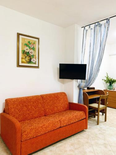 a living room with a orange couch and a table at Anna&Franco Guest House in Isernia