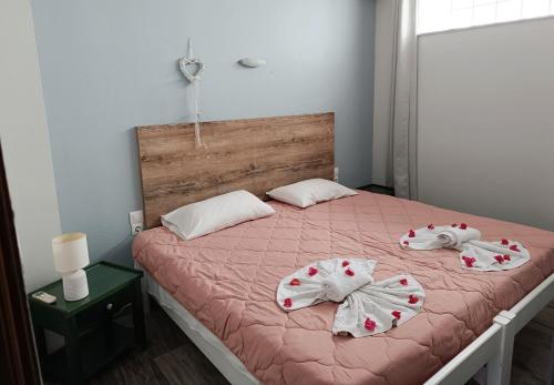 Ένα ή περισσότερα κρεβάτια σε δωμάτιο στο Miramare Apartments 