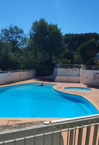 Appartement secteur couchant résidence piscine 300m de la plage
