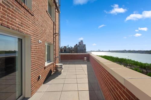 Riverside Tower Hotel Image