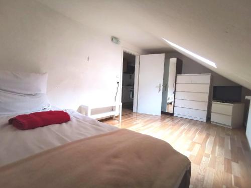 Postel nebo postele na pokoji v ubytování Privat Zimmer in Zwei-Zimmer-Wohnung als 2er WG