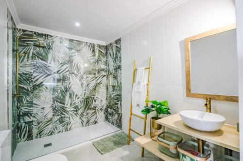 a bathroom with a sink and a shower at Casa Vereda Ponta Delgada, S Miguel in Ponta Delgada