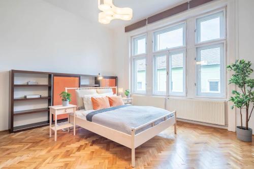 Super Large - Super Comfy with Balcony 1123 Budapest, Alkotás utca 31 kép - 3