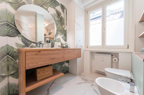 a bathroom with a sink and a mirror at Promenaden Lounge in Merano