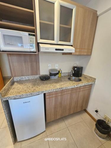 a kitchen with a sink and a counter top at Flat Saint Moritz Express By Rei dos Flats in Brasilia