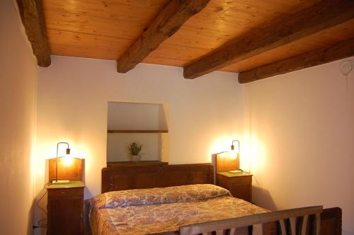a bedroom with two beds and a mirror at Casa del Gelsomino in Varallo