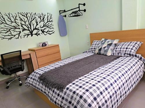 a bedroom with a bed and a desk and a chair at A06 Full Suite ‖ Mini Dept at Plaza Acequia in Cuautitlán Izcalli