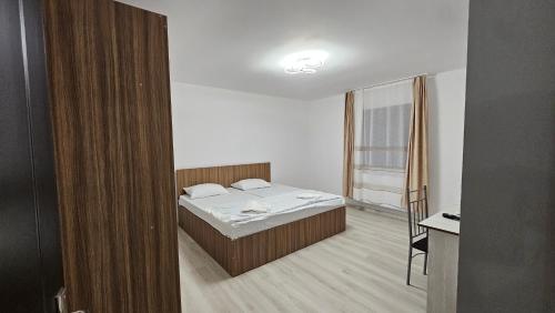 a small bedroom with a bed and a window at Casa de la Dunăre-Dăeni in Dăeni