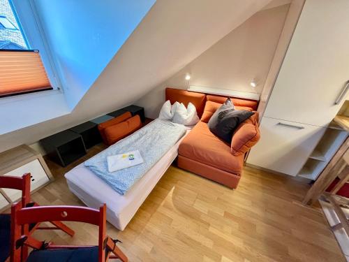 a small room with a bed and a couch at Apartments Aarbergergasse in Bern