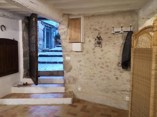 Studio Tourrettes-sur-loup, le charme de l'ancien