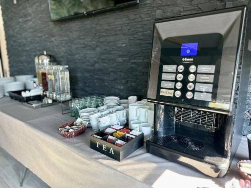 a microwave oven on a table with some food at Hotel Del Medio in Sutomore