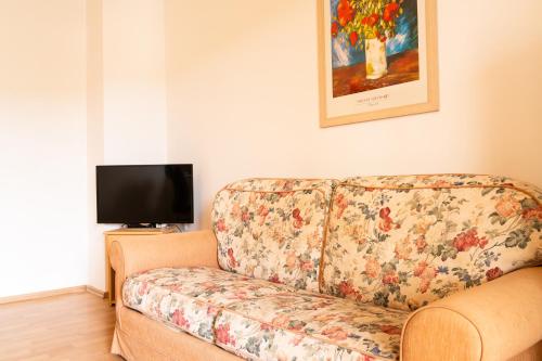 TV a/nebo společenská místnost v ubytování Solaris Summer Resort Apartments