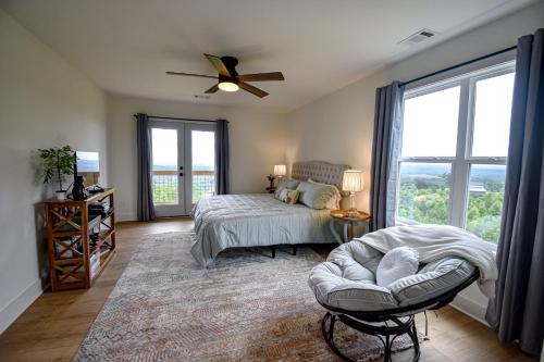 Ένα ή περισσότερα κρεβάτια σε δωμάτιο στο Mountain Ridge Retreat