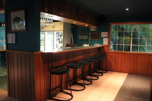 El lounge o bar de Tully Motel