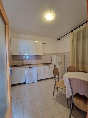 Apartments by the sea Businci, Ciovo - 23112