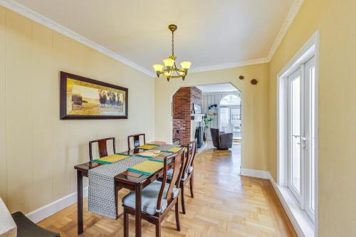 a dining room with a table and chairs at Spacious 2br Near Ocean & Sutro Heights Park in San Francisco