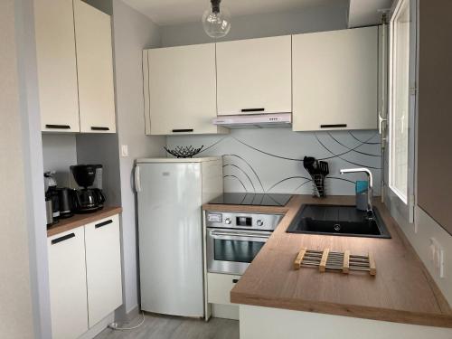 Fotografia z galérie ubytovania Appartement 1 chambre face à la mer avec balcon, WIFI et parking privé à Saint Jean de Monts - FR-1-323-255 v destinácii Saint-Jean-de-Monts