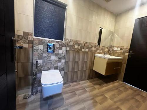 A bathroom at Hotline Apartments
