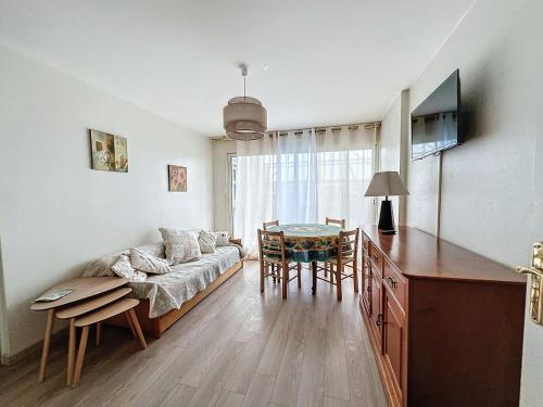 Appartement à Courseulles-sur-Mer, à 2 min de la plage, balcon sud, parking, tout équipé - FR-1-746-23