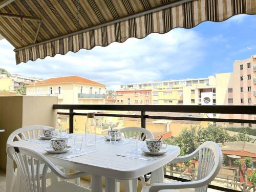 Appartement Climatisé 2 Pièces + Coin Nuit, Proche Plage et Commerces, 4 Couchages, Le Lavandou - FR-1-251-829