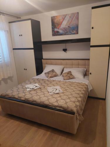 Ένα ή περισσότερα κρεβάτια σε δωμάτιο στο HOLIDAY ROOM - THE VIEW