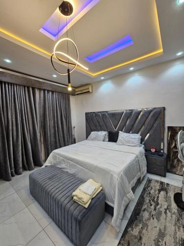 Postel nebo postele na pokoji v ubytování ZeroPoint Apartments