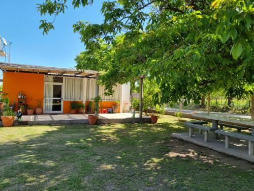 a picnic table in front of a house at Descanso el abuelo in Londres