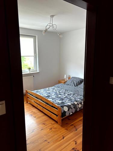 Ένα ή περισσότερα κρεβάτια σε δωμάτιο στο Apartament Kozia