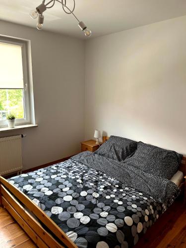 Ένα ή περισσότερα κρεβάτια σε δωμάτιο στο Apartament Kozia
